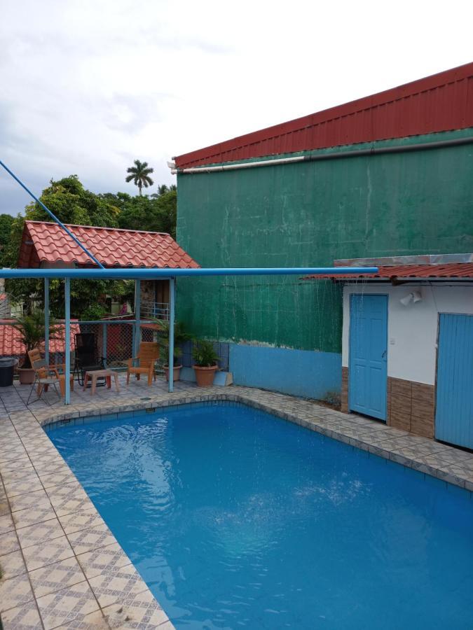 Hotel La Uvita Puerto Limon Exterior photo